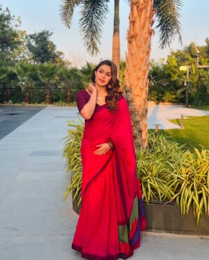 Mokksha Instagram - It’s exclusive me 😊✌🏻
#mokksha #born #queen #peace #detachment #ownself #sari #lover