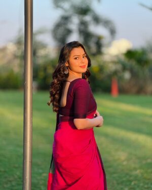 Mokksha Instagram - It’s exclusive me 😊✌🏻
#mokksha #born #queen #peace #detachment #ownself #sari #lover