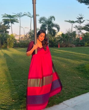 Mokksha Instagram - It’s exclusive me 😊✌🏻
#mokksha #born #queen #peace #detachment #ownself #sari #lover