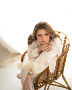 Actress Momina Iqbal HD Photos and Wallpapers November 2024