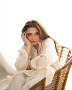Actress Momina Iqbal HD Photos and Wallpapers November 2024