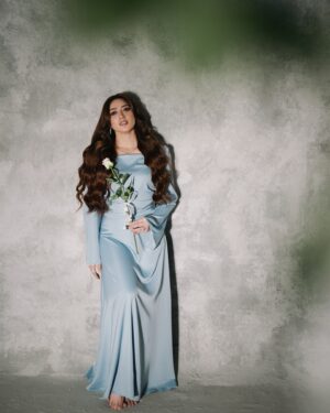 Momina Iqbal Instagram - To the women I was, I love you ♥️
To the women I am, I’m proud of you 😇
To the women I’ll be, I’m excited for you 🫶🏻🔥

Photography @iam3h 
Styling @haseebkhan_4540 
Makeup @k_studio_17 
Wardrobe @thenfofficial