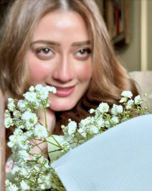 Momina Iqbal Instagram - Who? Me.