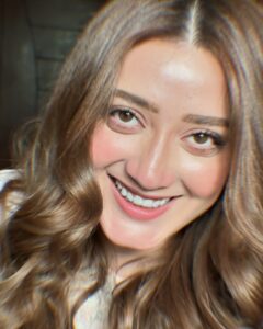 Actress Momina Iqbal HD Photos and Wallpapers September 2024