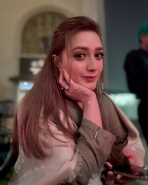 Momina Iqbal Instagram - To survive the seasons you must change with them❄️❄️

@im.haut 

#alwaysgrateful #spreadkindness 🙏🏻#sundaythoughts