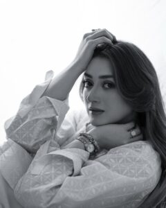 Actress Momina Iqbal HD Photos and Wallpapers January 2025