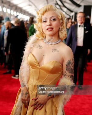 Mon Laferte Instagram - Felicidades a todxs los ganadores y nominados, estoy feliz de estar aquí en @recordingacademy 
Tenía un discurso preparado por si acaso, aquí se los dejo. 

Autopoiética es un álbum que no se conforma con un solo género, sino que mezcla un montón de mundos musicales, porque mi intención es celebrar la diversidad musical, desde la Ópera de Bellini, hasta la cumbia rebajada, esa mezcla nos acerca a entender algo más grande: celebrar la diversidad cultural, esto significa celebrar la diversidad humana con todos los colores del arcoíris. Muchos de los que estamos aquí venimos de historias distintas, pero compartimos el mismo impulso de transformar la pasión, la locura y el dolor en arte. Y eso hoy es resiliencia. 

Muchas gracias a la Academia por nutrir con música, especialmente para mi como latina en un momento difícil para ser latino en este hermoso país. 
La música derriba los muros 
Que viva entonces la música!