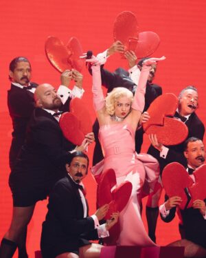 Mon Laferte Instagram - Ayer en los tik tok awards 🥰 cumplí mi sueño/fantasía Marylin/Madonna, cantando P0rnocracia 🥰 
Fotos de @mayraortizph 🥰🥰❤️💔