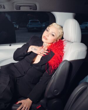 Mon Laferte Instagram - Ayer en los tik tok awards 🥰 cumplí mi sueño/fantasía Marylin/Madonna, cantando P0rnocracia 🥰 
Fotos de @mayraortizph 🥰🥰❤️💔
