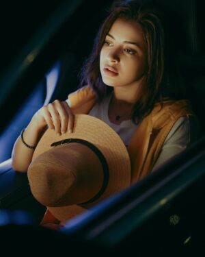 Mona Farouk Instagram - ميعرفوش حجم الصعوبات والضغط اللي بتمر بيه في شغلك 
‎وشغلك مش فارقه معاه ظروف حياتك وبيتك 
‎صحابك القدام مش هيفهموا حجم المسئوليات الجديدة اللي بقت فوق كتافك
‎وصحابك الجداد ميعرفوش كم الخذلان والصعوبات اللي شوفتها في حياتك 
‎وشريك حياتك منتظر دايما الحب والدعم منك 
‎بأختصار محدش هيحس بيك ويقويك ويطبطب عليك زي نفسك 💪🏻
‎فخليك رحيم بيها وكفاية تظلمها وتيجي عليها
‎والجأ للي خلقك ورحيم بيك هو اعلم بحالك وارحم بيك من اي حد 🤍🙏🏻