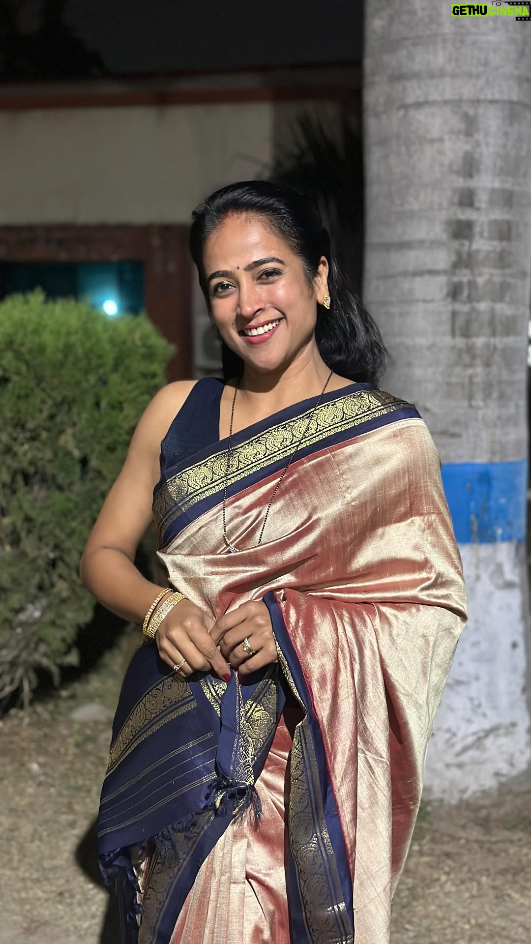 Mona Kakade - 1.8K Likes - The saree that I am wearing are 2 old saree’s reconstructed.

Loved the combination and saved it for a long time to find a right occasion, and when I finally did drape it….it started falling apart by the time I reached Venue and was so embarrassed .

Thank GOD for sisters @laxmikakade_23 and @pree_jd who came to my rescue and made sure I looked sassy after correcting the flaw 🤩😇

Rest of the evening goes down in  history 😜

#monabedre 
#actor 
#picoftheday 
#saree 
#fauxpas 
#drape