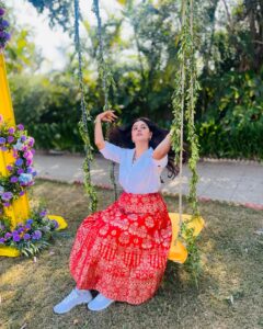 Actress Monal Gajjar HD Photos and Wallpapers January 2025