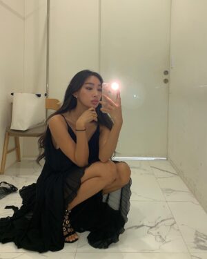 Moon Ga-bi Instagram - 사진 그만찍고 촬영하러 가자 갑이야 🤓