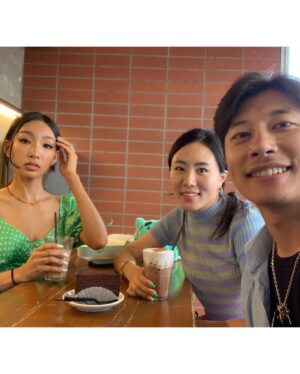Moon Ga-bi Instagram - 얘들아 벌써 보고시포 미쪼미쪼! 
근데 융기야 엉덩이 예쁘게 나오게 찍으랬지 엉동이만 찍으랬니?