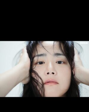 Moon Geun-young Instagram - ⠀⠀⠀⠀⠀⠀⠀⠀⠀⠀⠀⠀⠀⠀⠀⠀ 
오랜만에 화보촬영🌟

#코스모폴리탄12월호
#Day3352💋