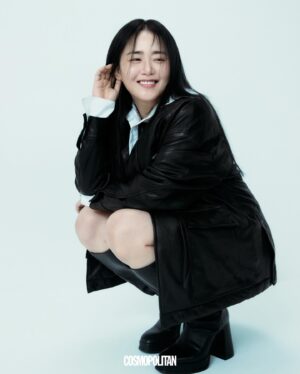 Moon Geun-young Instagram - ⠀⠀⠀⠀⠀⠀⠀⠀⠀⠀⠀⠀⠀⠀⠀⠀ 
오랜만에 화보촬영🌟

#코스모폴리탄12월호
#Day3352💋