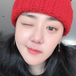 Moon Geun-young Instagram - ⠀⠀⠀⠀⠀⠀⠀⠀⠀⠀⠀⠀⠀⠀⠀⠀ 
꺄- 첫출근이다! 너무 떨려😱😱😱

#이석훈의브런치카페 #MBC_FM4U #11시에만나요🙌🏻
#Day3364💋