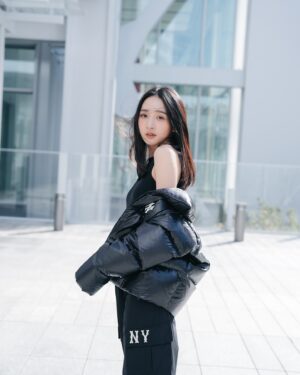 Moon Lee Instagram - 偷一天（微）閒與MLB一起穿梭在城市暖陽中🫧🏍️🎧

-
@mlbkorea_Taiwan 
#Sponsored #MLBTAIWAN #MLBKOREA #MLBCrew