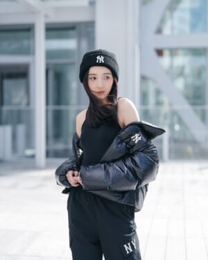 Moon Lee Instagram - 偷一天（微）閒與MLB一起穿梭在城市暖陽中🫧🏍️🎧

-
@mlbkorea_Taiwan 
#Sponsored #MLBTAIWAN #MLBKOREA #MLBCrew