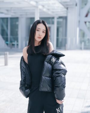 Moon Lee Instagram - 偷一天（微）閒與MLB一起穿梭在城市暖陽中🫧🏍️🎧

-
@mlbkorea_Taiwan 
#Sponsored #MLBTAIWAN #MLBKOREA #MLBCrew