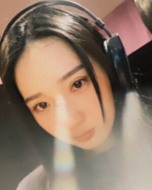 Moon Lee Instagram - 在晴朗的冬日，獲得今年第一份祝福
謝謝太陽
謝謝太陽的爸爸媽媽
謝謝曉彤

因為你們才能夠如此幸福、幸運
我愛你們🌞🩰💛