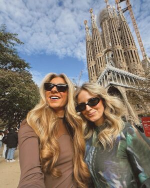 Morgan Huelsman Instagram - between the patatas bravas, the wine stoop drinking, majestic views, & the little cafes filled with my favorite things… Barcelona has my heart 🫶🏼