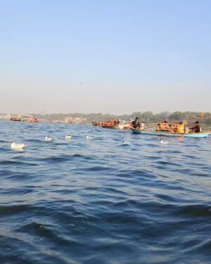 Mouli Ganguly Instagram - Blessed to take the much awaited holy dip .
This is an experience can’t be explained in words or capture in pictures 💫
It’s just not another trip for me but a huge blessing .
Mahakumbh is a sacred portal ..a spiritual energy that transcends all  borders. 
A mystical occurance  that encapsulates the science of astronomy , astrology, spirituality all together .
It’s a chance to connect with authenticy as much as possible .So glad to  be present in this timeline.
With gratitude i embrace this  divine  opportunity to immerse  completely in the depth of devotion.

Har har gange🙏
Har har mahadev 🔱🙏

#MahaKumbh #HarHarMahadev #Holy #Ganga #MahaKumbh2025 #SpiritualAwakening #Prayagraj #Mahadev #HarHarGange