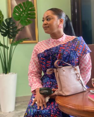 Munachi Abii Instagram - Hey, have you gotten a chance to see #rosesandivy yet? 
Who thinks Evelyn deserved better after everything, or did she get what she deserved ?