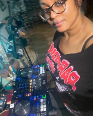 Munachi Abii Instagram - I AM THE SUNRISE!!! 
So I played with a lot of names before SUNRISE came to me. ( fun fact, it came to me in the shower 🤭 ) 
White Lotus had a sweetness to it and I feel like there’s a part of my energy that carries that, but you see SUNRISE, every time I say it or get called Sunrise, every part of my being lights up and rises up. ☀️
So what do you think? Do you like the sunrise or do you like the White Lotus ?