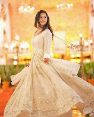 Munira Kudrati Instagram - Gown’s so pretty, you can’t stop twirling 🤍 
Wearing this comfortable and beautiful dress from @idaho_o ✨
📸 @shailesh_singh2580