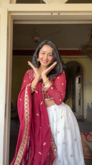 Munira Kudrati Instagram - Kehte aye hum 2 Farvari se ๐ฅบ๐คฃ๐ค
The outfit @tiltonfab
.
.
.
#reels #reelsvideo #trending #reelsinstagram #explorepage #explore #dance #dancer #fyp #โค๏ธ #indian #indianwedding #indianwear #lehenga #lehengas