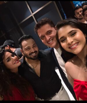 Muskan Bamne Instagram - Congratulations on this amazing success @viviandsena 😍 we are so proud of you and we love you a lot ❤️✨ @nouranaly.1 loveyouuu bhabhi 🫂❤️

It was lovely meeting you all ❤️😍🫂

#MuskanBamne #ChachuKaChuha

Stylist - @dimple_m_soni
Outfit - @be_bosy