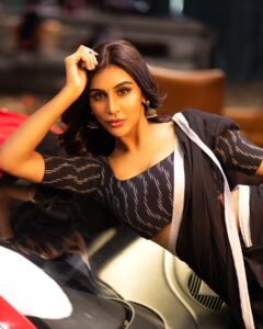 Actress Myra Sareen HD Photos and Wallpapers March 2025