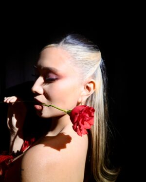 NIKI Instagram - v-day in jakarta🌹💋❤️ terima kasih jakartakuuu 🥲