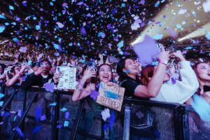NIKI Instagram - MANILA NIGHT 1 WTF !!! i’m still (ship)wrecked 😭 i guess u could say we went UNDER 🌊 MAHAL KITA, i am so so so grateful 🥹🧜🏼‍♀️🫶🏼 same time tonight ??