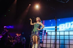 NIKI Instagram - MANILA NIGHT 1 WTF !!! i’m still (ship)wrecked 😭 i guess u could say we went UNDER 🌊 MAHAL KITA, i am so so so grateful 🥹🧜🏼‍♀️🫶🏼 same time tonight ??