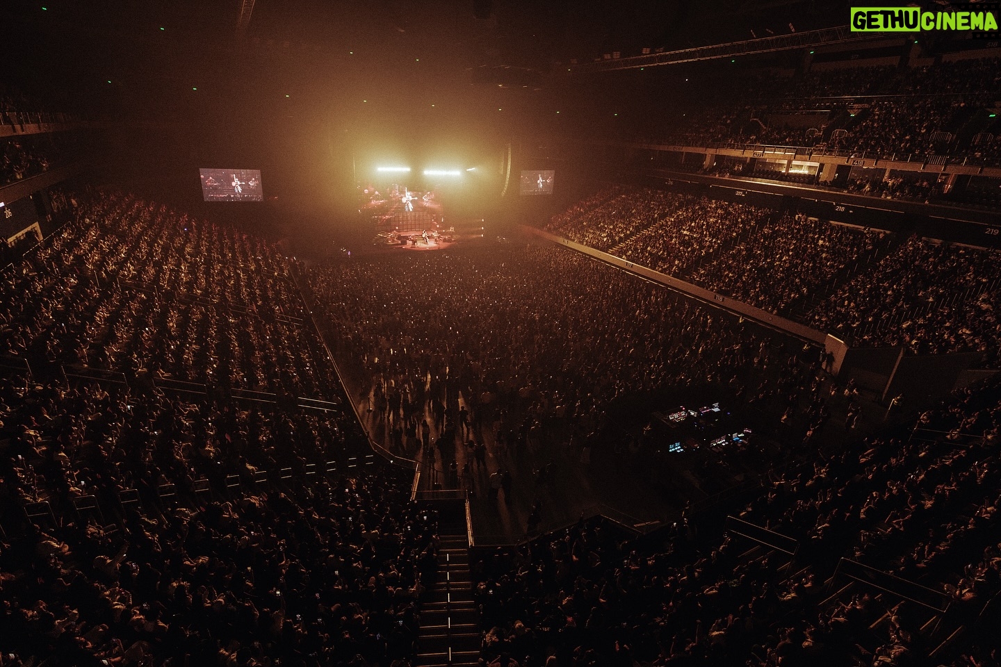 NIKI - 411.9K Likes - MANILA NIGHT 1 WTF !!! i’m still (ship)wrecked 😭 i guess u could say we went UNDER 🌊 MAHAL KITA, i am so so so grateful 🥹🧜🏼♀️🫶🏼 same time tonight ??