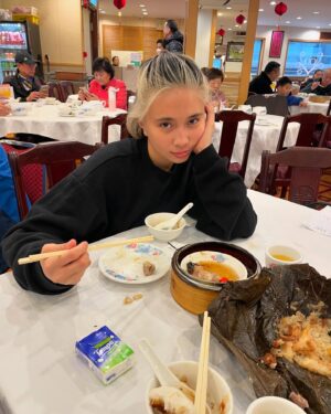NIKI Instagram - hong kong 我愛你 🥰🤤🍽️ see u tomorrow🌹