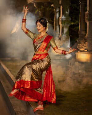 Nabha Natesh Instagram - Wishing everyone a happy Sankranthi 🦚
:
:
:

Styling @manogna_gollapudi

Photographer @pranil_chintewar

Saree @mavurisilks

Blouse @suvarnamandirbyrajsarepalli

Jewellery @lotus_silver_jewellery
@bcos_its_silver

Asst @meghanasrinivas30
@laavanyahh @praachi.98

Location: @passionate_studios