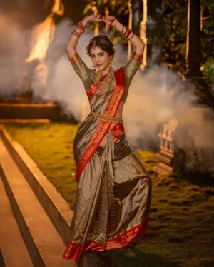 Nabha Natesh Instagram - Wishing everyone a happy Sankranthi 🦚
:
:
:

Styling @manogna_gollapudi

Photographer @pranil_chintewar

Saree @mavurisilks

Blouse @suvarnamandirbyrajsarepalli

Jewellery @lotus_silver_jewellery
@bcos_its_silver

Asst @meghanasrinivas30
@laavanyahh @praachi.98

Location: @passionate_studios