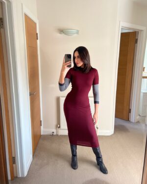 Naila Grrewal Instagram - Navigating London’s moods, one selfie at a time ☔️☀️
.
.
.
.
.
.
.
#photooftheday #selfie #london #ootd #saturday #mood #nailagrrewal