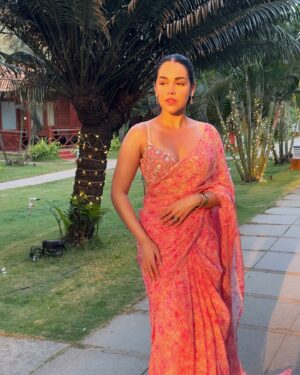 Naila Grrewal Instagram - throwback to the most gorgeous golden hour glow in goa 🦩🌞 
.
.
.
.
.
.
#photooftheday #photography #ootd #throwback #goldenhour #pinkhues #tuesday #mood #nailagrrewal