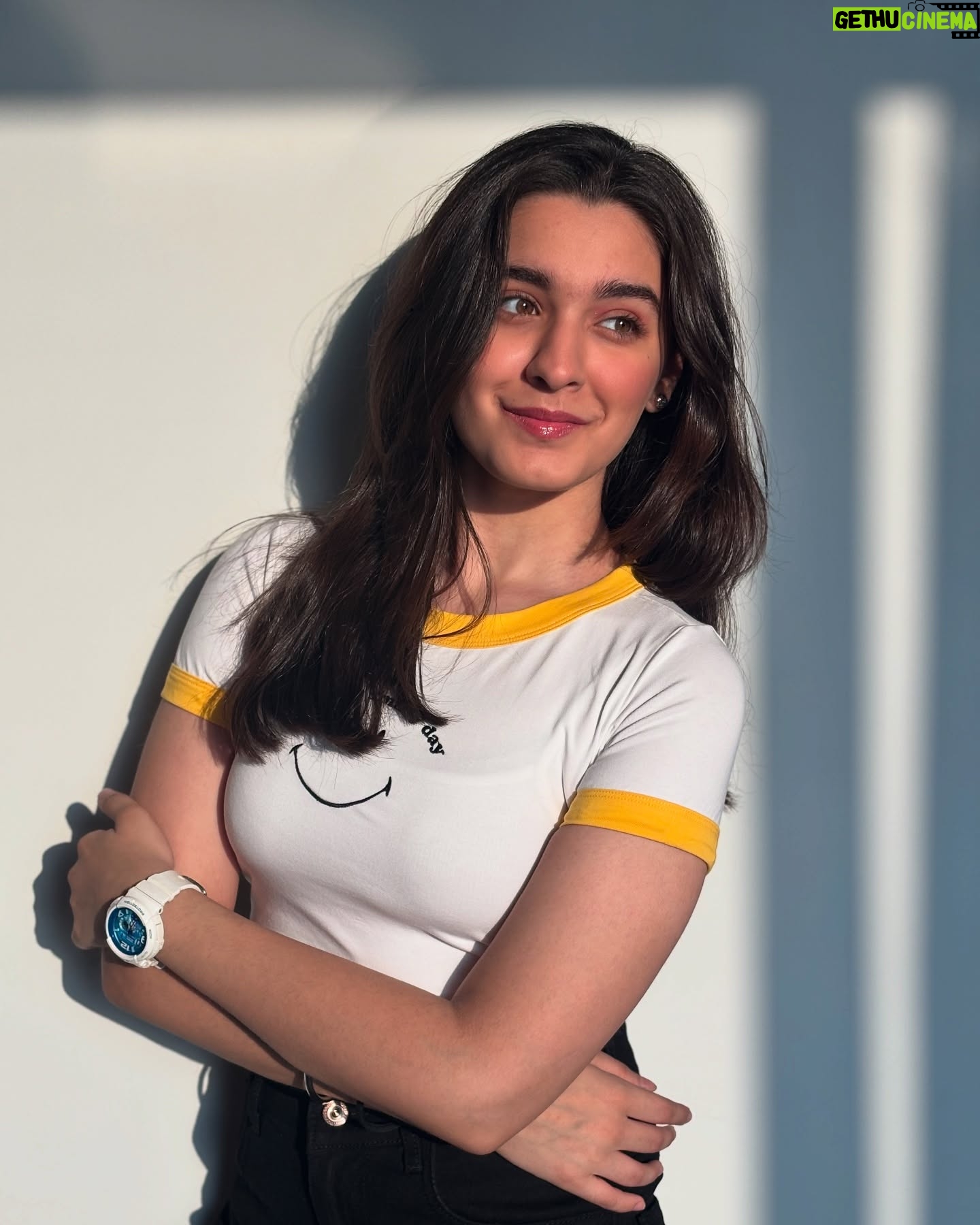 Naisha Khanna - 72.4K Likes - hi