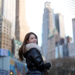 Nam Bo-ra Instagram - 가보고 싶었던 월 스트리트도 가보고 
우상향 기원 기념 사진도 찍고 
맛있는 것도 많이 먹고 
위키드 브로드웨이에 
자연사 박물관에 탐스퀘어에
하여간 뉴욕 이곳저곳 다 돌아본 여행💛