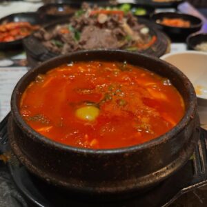 Nam Bo-ra Instagram - 가보고 싶었던 월 스트리트도 가보고 
우상향 기원 기념 사진도 찍고 
맛있는 것도 많이 먹고 
위키드 브로드웨이에 
자연사 박물관에 탐스퀘어에
하여간 뉴욕 이곳저곳 다 돌아본 여행💛