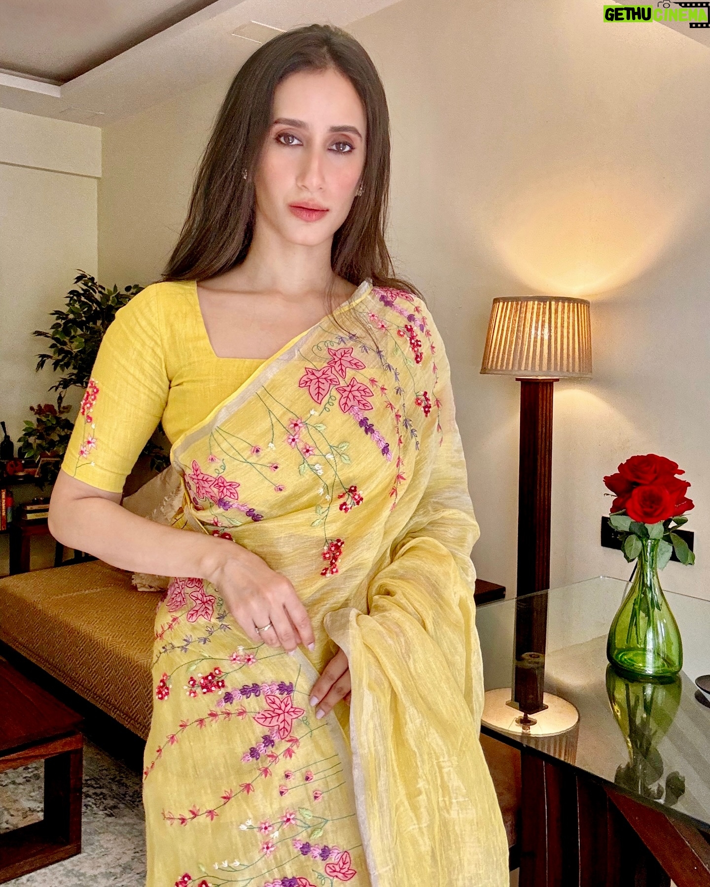 Namita Dubey - 37.2K Likes - Usurped reality to become a flower lady.
Saree @kavana.in