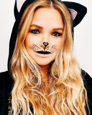 Nanda Ziegler Instagram - Trick or treat 🍭 👻