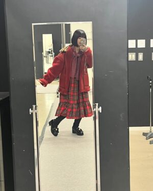 Nanoka Hara Instagram - 【推しの子】オフショット②

メリークリスマスですね。
雪だるまちっくな衣装の写真を添えて。🎅🎄