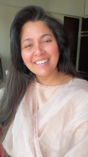 Narayani Shastri Instagram - Thank god phone mil gaya😅