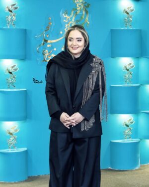 Narges Mohammadi Instagram - اکران فیلم دست تنها
ممنونم از طراح لباسم یلدای عزیزم برای طراحی این لباس زیبا 🌺♥️❤️ممنونم ازلیا  عزیزم